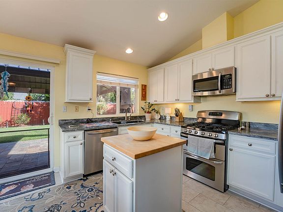 3rd image of 485 Briarwood Drive