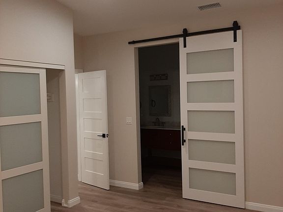 4th image of 3110 Collier Ave