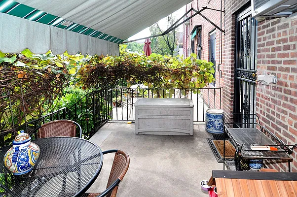 Sold by CENTURY 21 Sunny Gardens Realty, Inc. | media 12