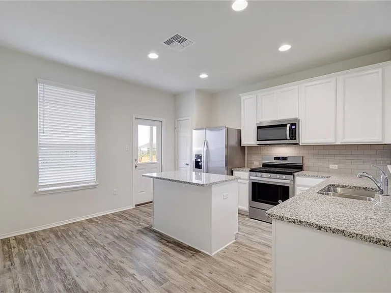 434 Eves Necklace Dr — Photo 3
