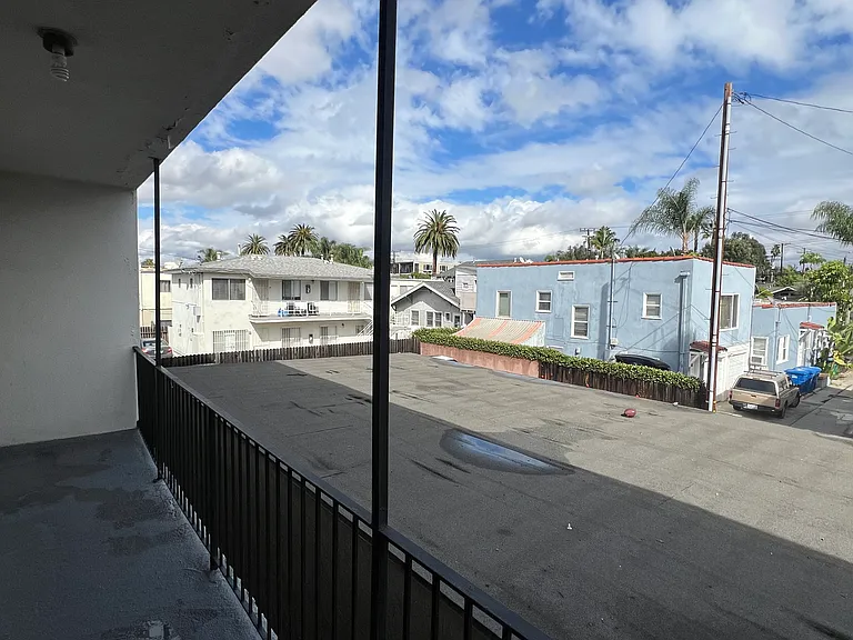 2611 E. Broadway — Photo 28
