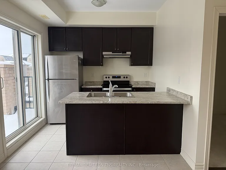 9440 Bayview Ave #COACH — Photo 2
