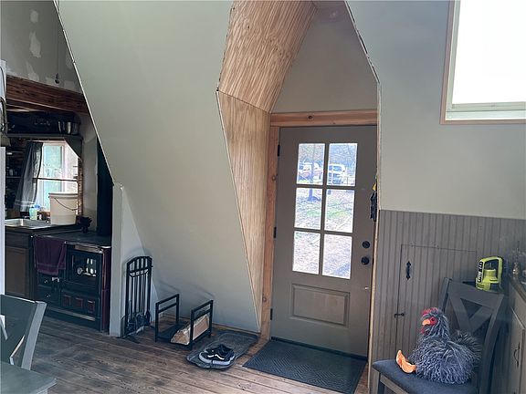 4th image of 39 Meadow Ridge Ln
