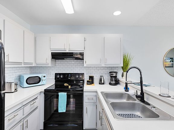 4th image of 3165 South St APT 220