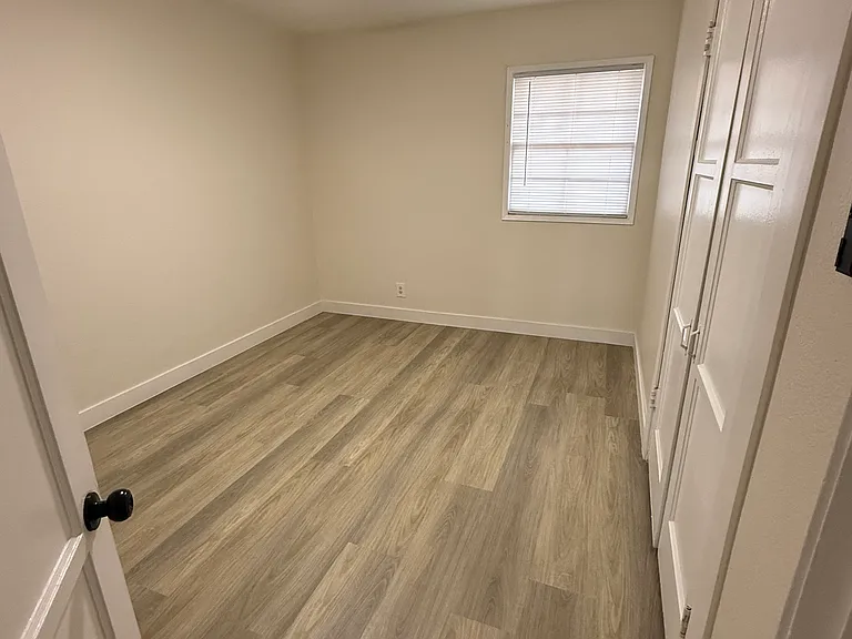 1067 Sweeney Ave — Photo 6