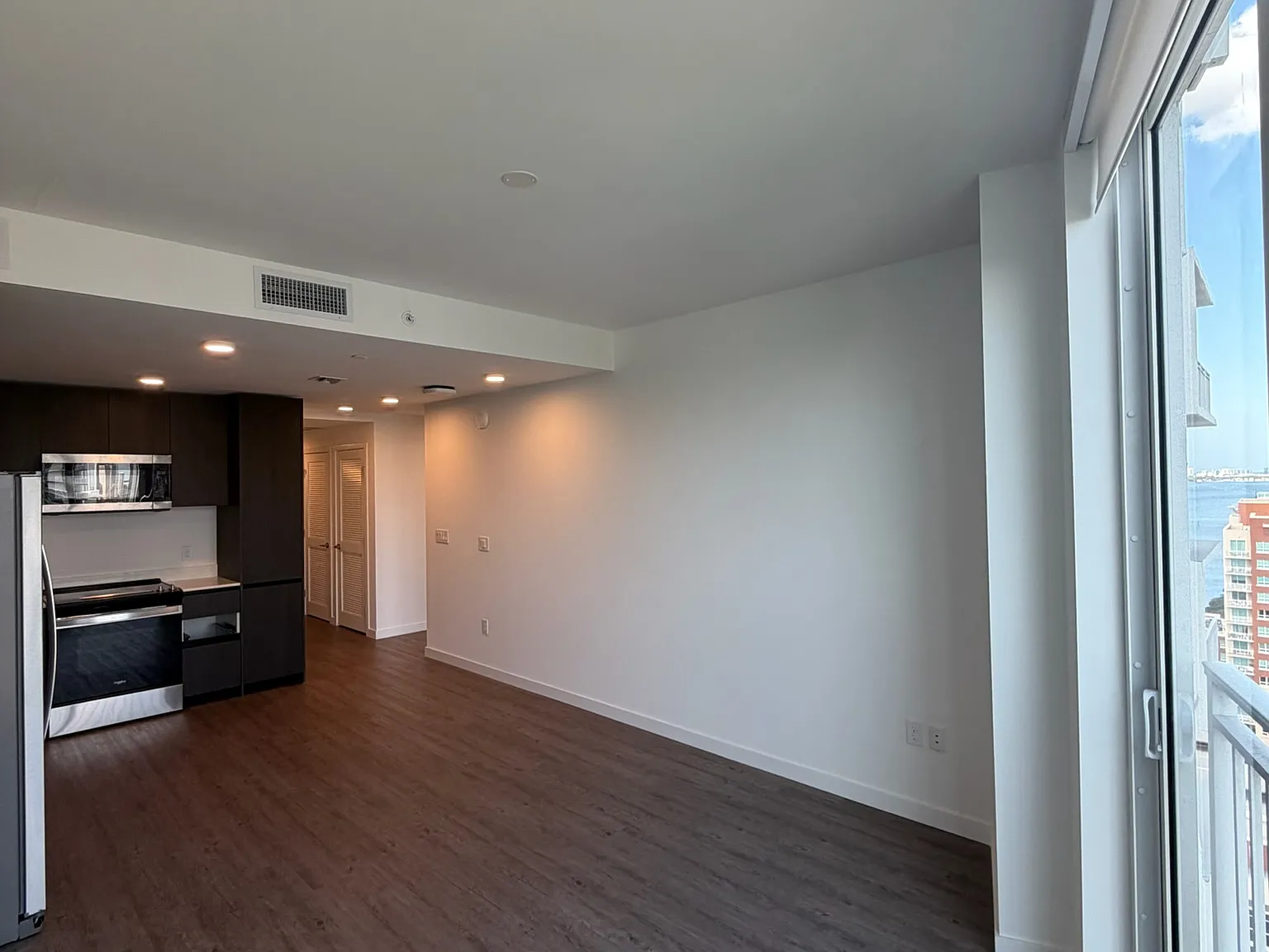 2 bed, 1011 sqft, $3,309 — Photo 2