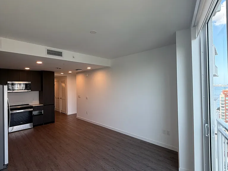 1760 NW 1st Ave #C6 — Photo 2