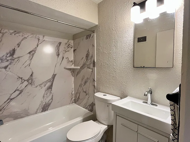 2112-2114 Russell Blvd #2114C — Photo 5
