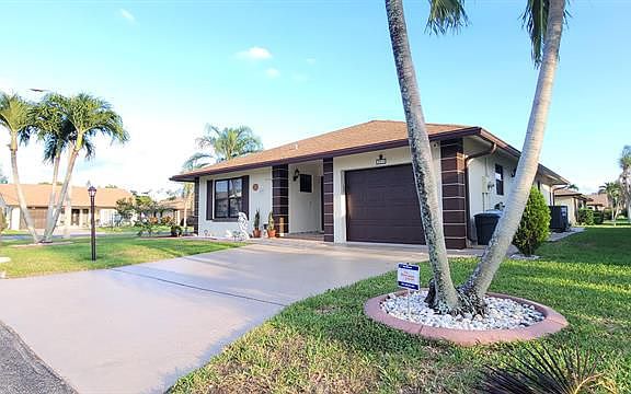 2nd image of 6080 Lakemont Cir