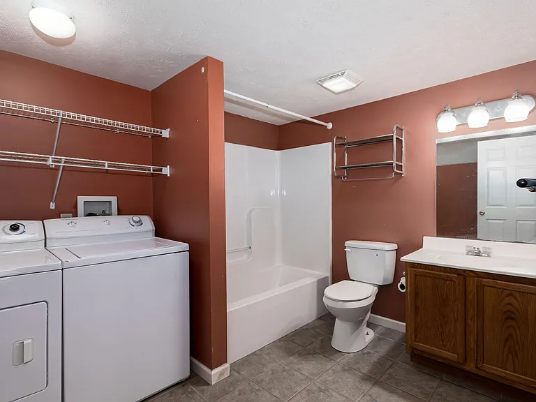 214 Wall St — Photo 18