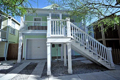 2231 Dauphine St Photo 1