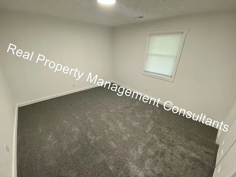 1001 Twin Oaks Ter — Photo 25
