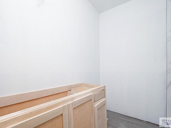 5th image of 2824 Douglas Way