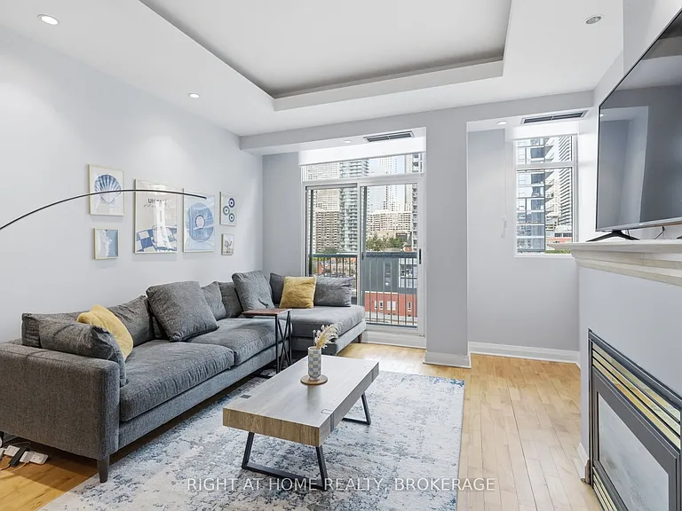 8 Wellesley St E #802 — Photo 11