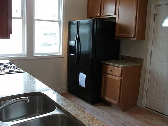 4th image of 3138 N Davlin Ct #2