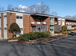 115 Grove St APT 11, West Roxbury, MA 02132