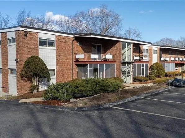 115 Grove St APT 11, West Roxbury, MA 02132