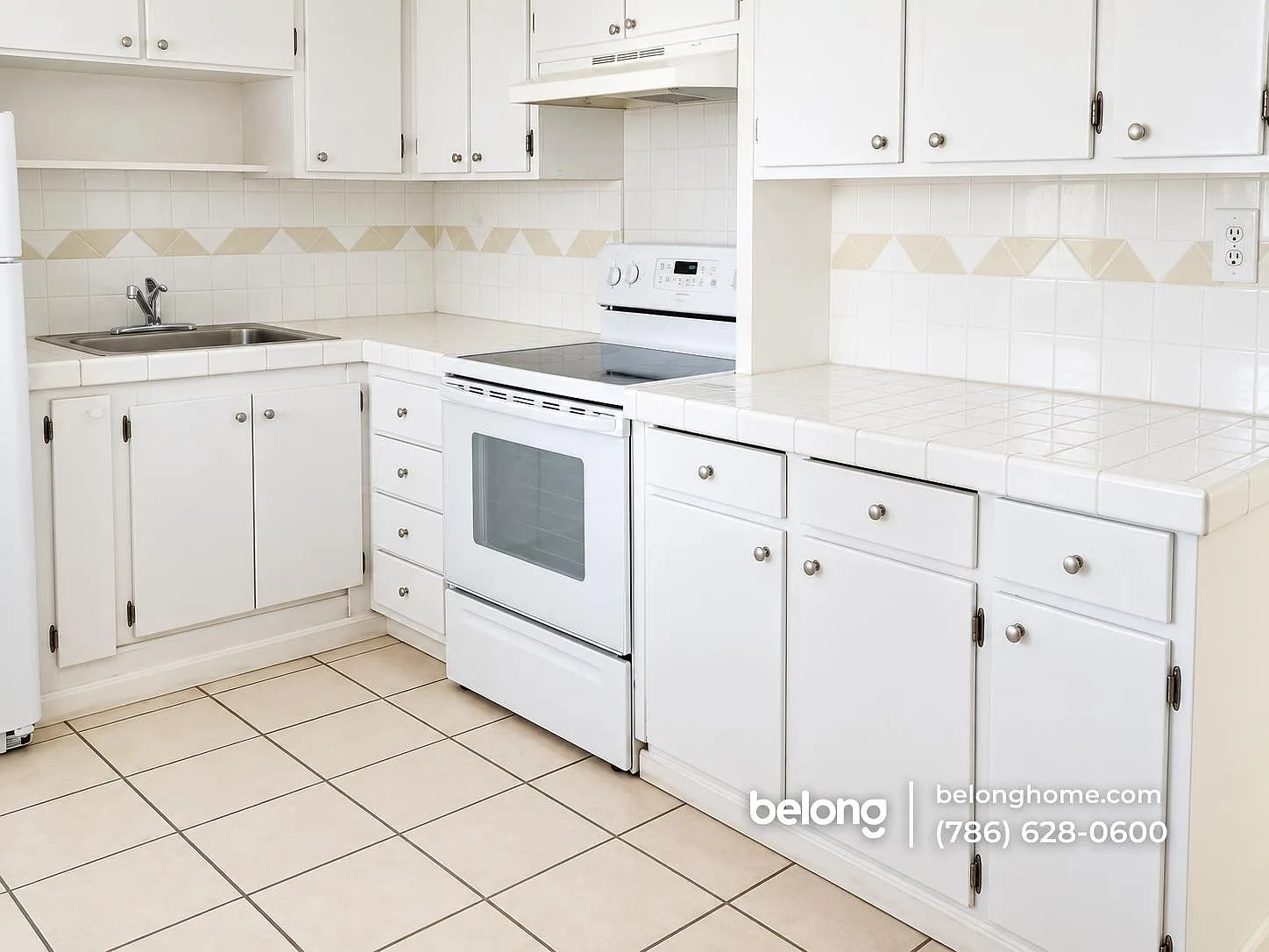 2851 Leonard Dr — Photo 4