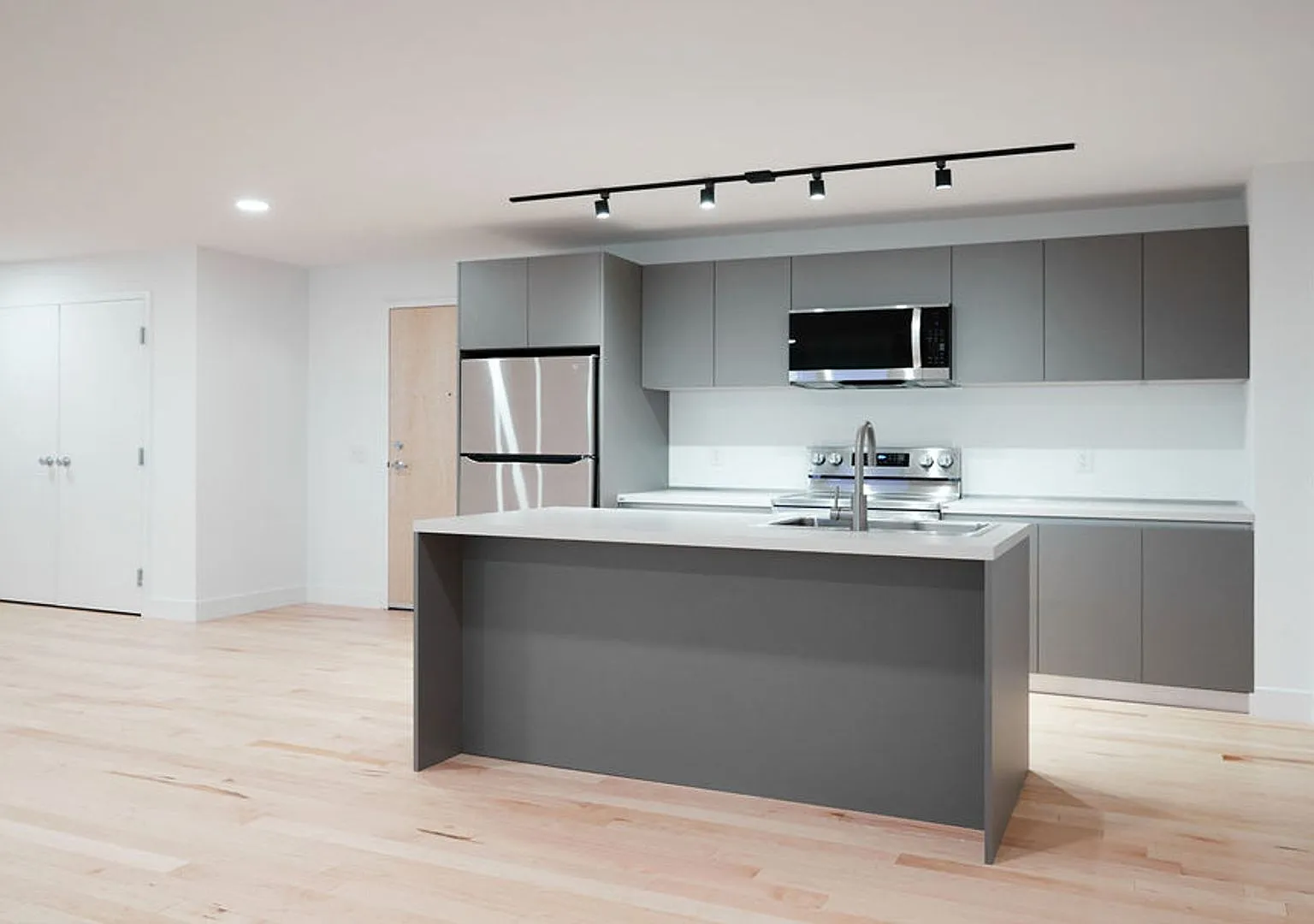 2 bed, 1142 sqft, $2,750 — Photo 3