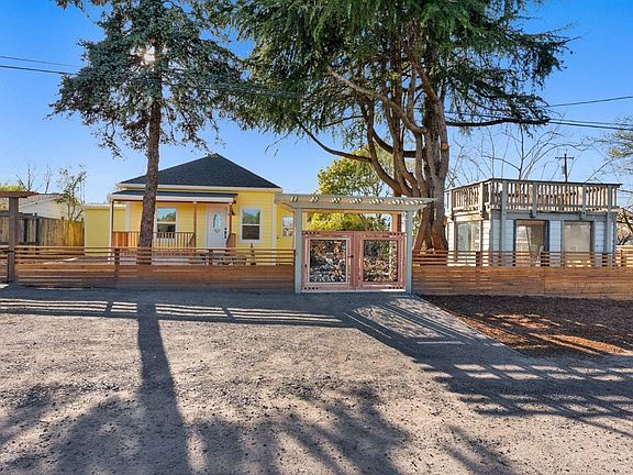 3rd image of 8699 Oak Grove Avenue
