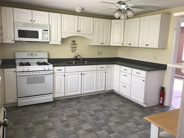Spacious Eat In Kitchen