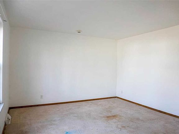 5th image of 3327 Princeton Dr