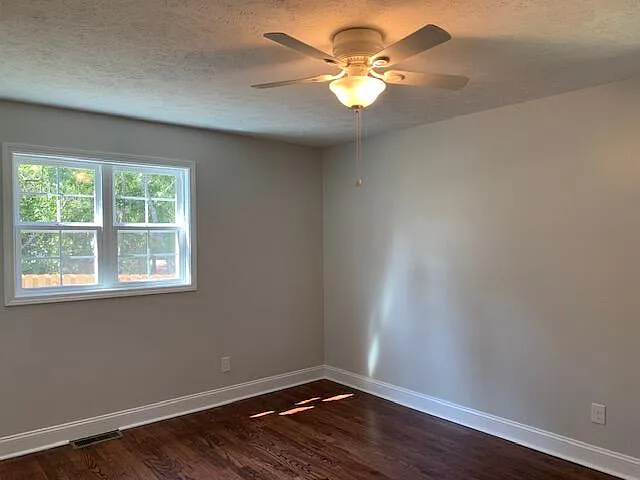 1420 Central Dr — Photo 9