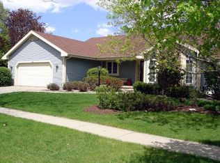 1533 Grosse Point Dr, Middleton, WI 53562