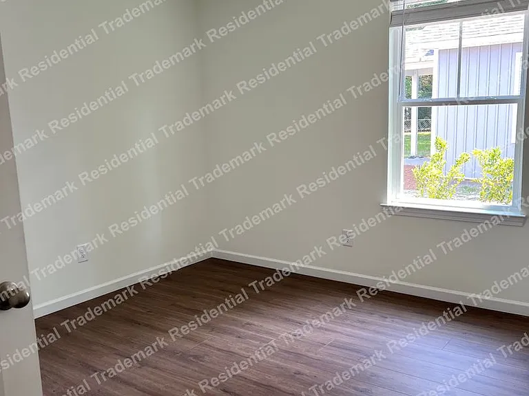 109 Avondale Ave — Photo 11