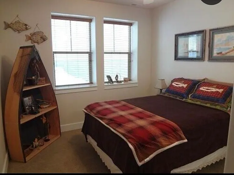 downstairs queen fishy bedroom #6