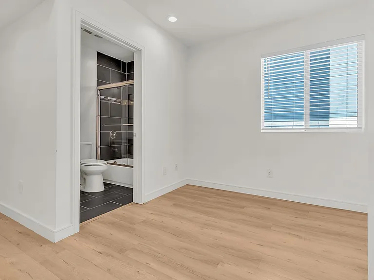 1846 S Curson Ave — Photo 29