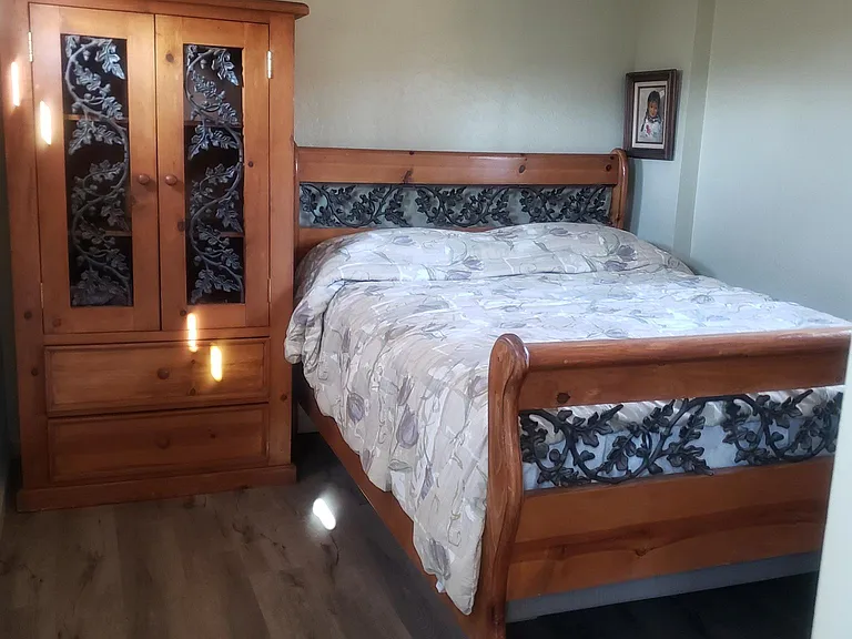 Bed and linens