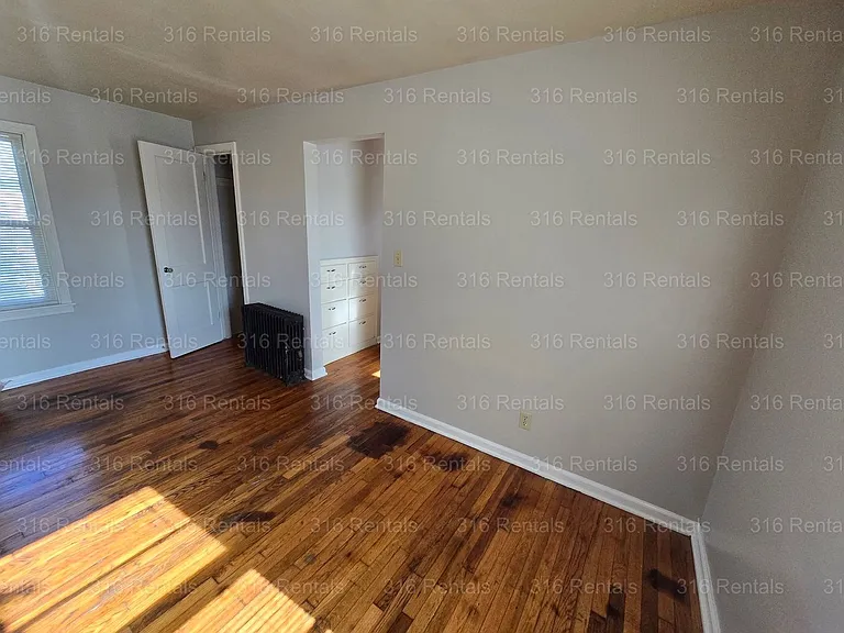 121 W 2nd St — Photo 11