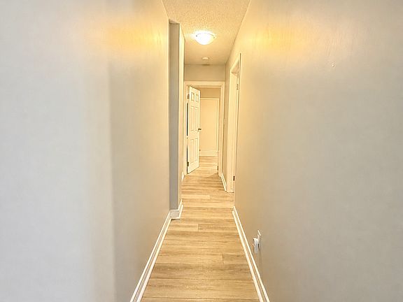 5th image of 684 Lincoln Rd #3