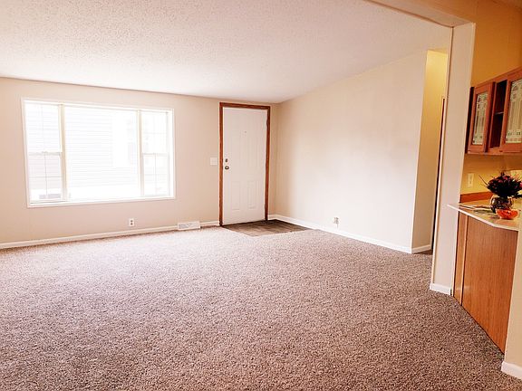 2nd image of 831 Wintergreen Dr #121