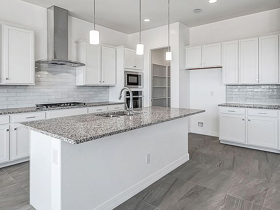 4th image of 807 W Seagull Dr