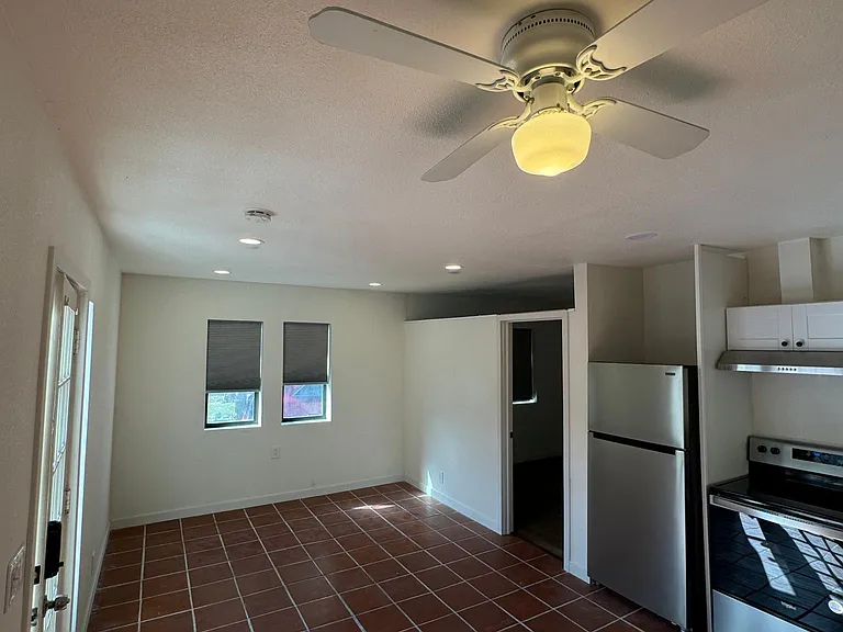1010 Whaley St — Photo 4