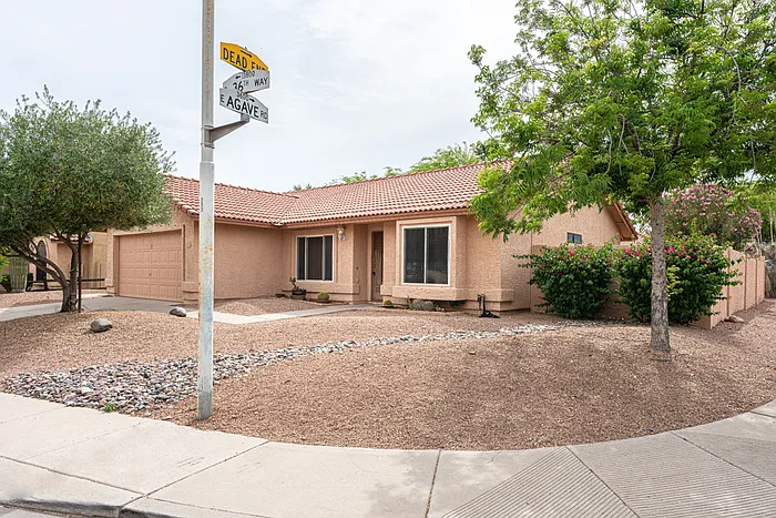 13808 S 36th Way — Photo 1