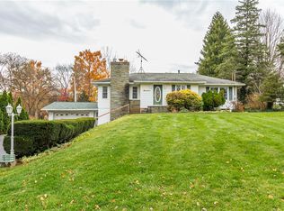 17 Indian Hill Dr, Rochester, NY 14624