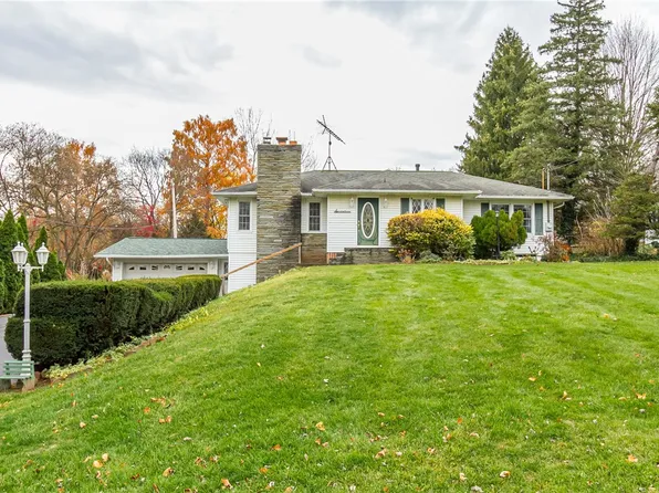 17 Indian Hill Dr, Rochester, NY 14624