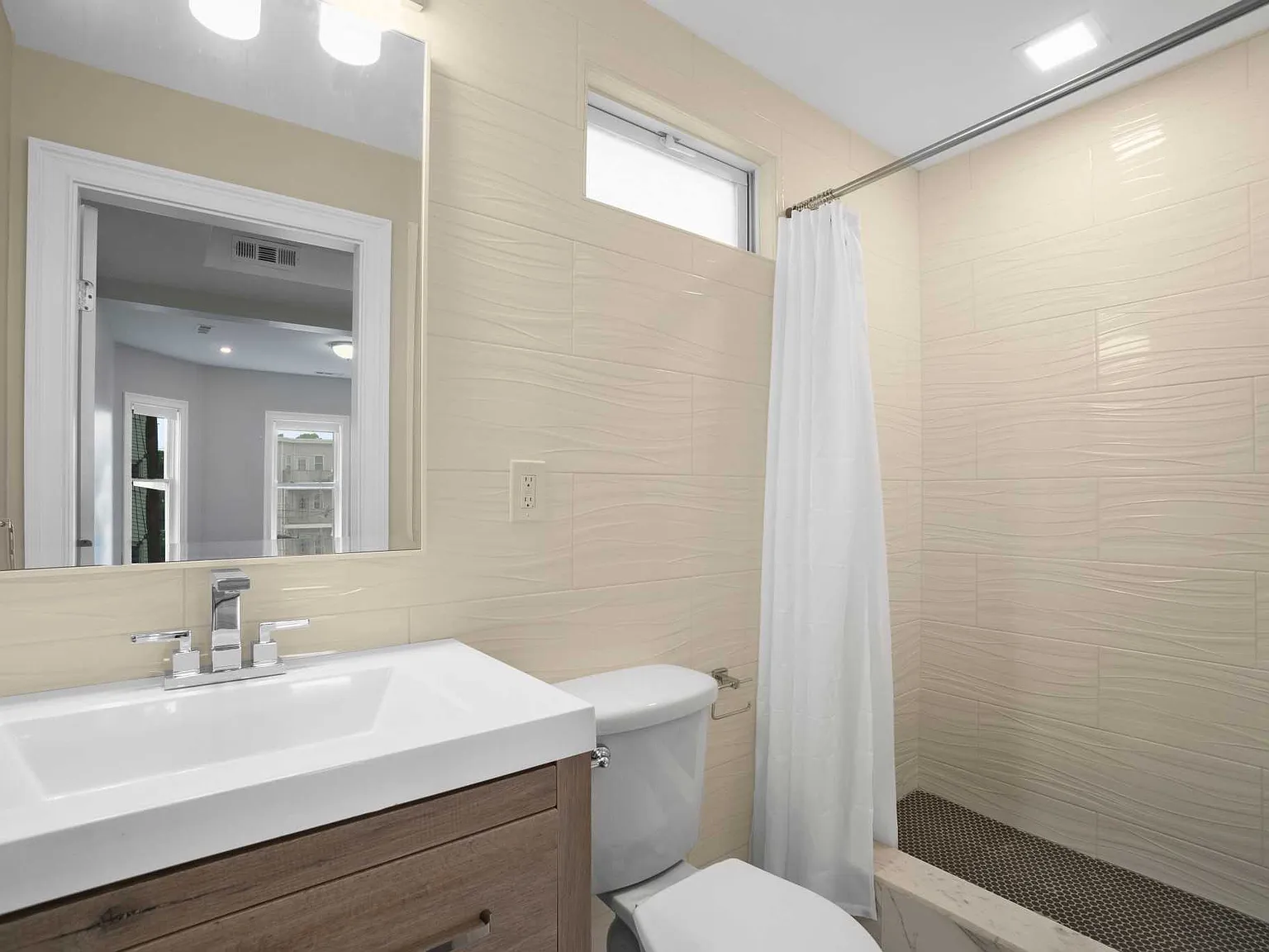 3 bed, $4,200 — Photo 4
