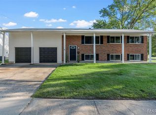 6 Brower Ln, Florissant, MO 63031