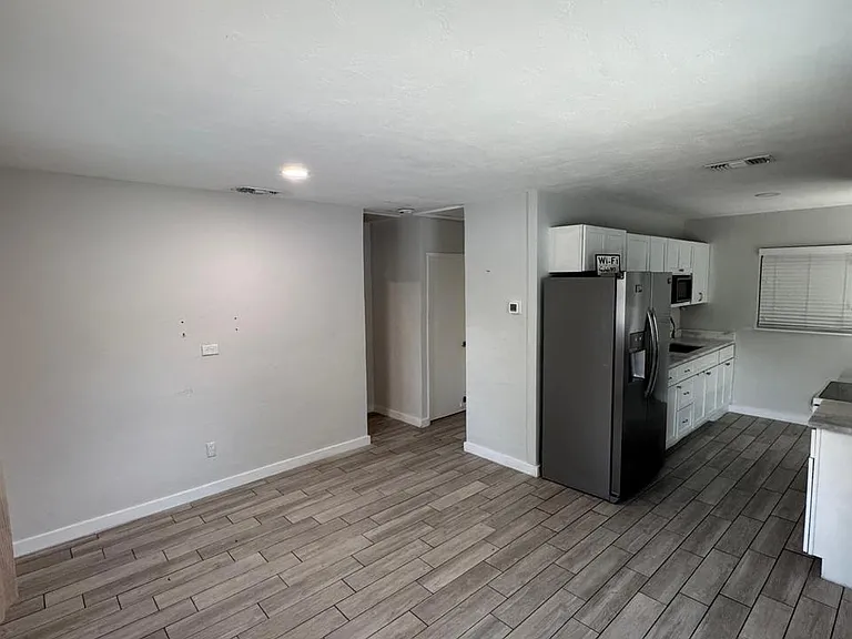6706 S Himes Ave — Photo 5
