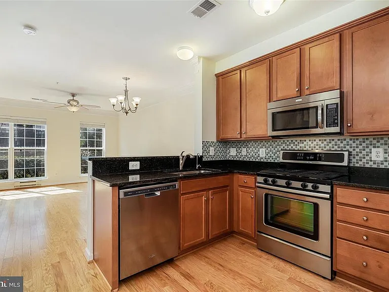 15221 Leicestershire St — Photo 6