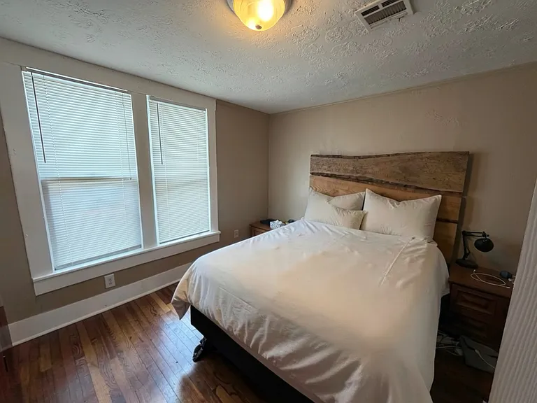 320 W Duffy St — Photo 10