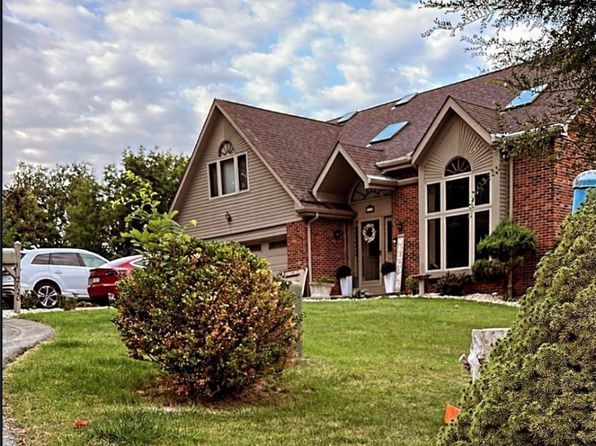 2120 Chris Dr, South Park, PA 15129