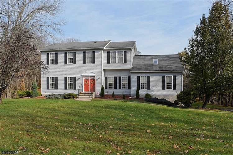 1st image of 4 Tanglewood Dr