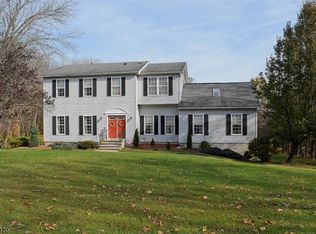 4 Tanglewood Dr, Lafayette, NJ 07848