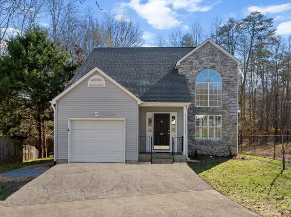 28 Lantern Ln, Greer, SC 29651