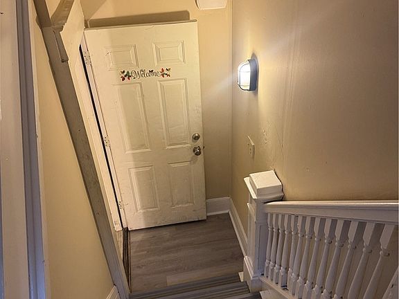 4th image of 65 Arbutus St #Up